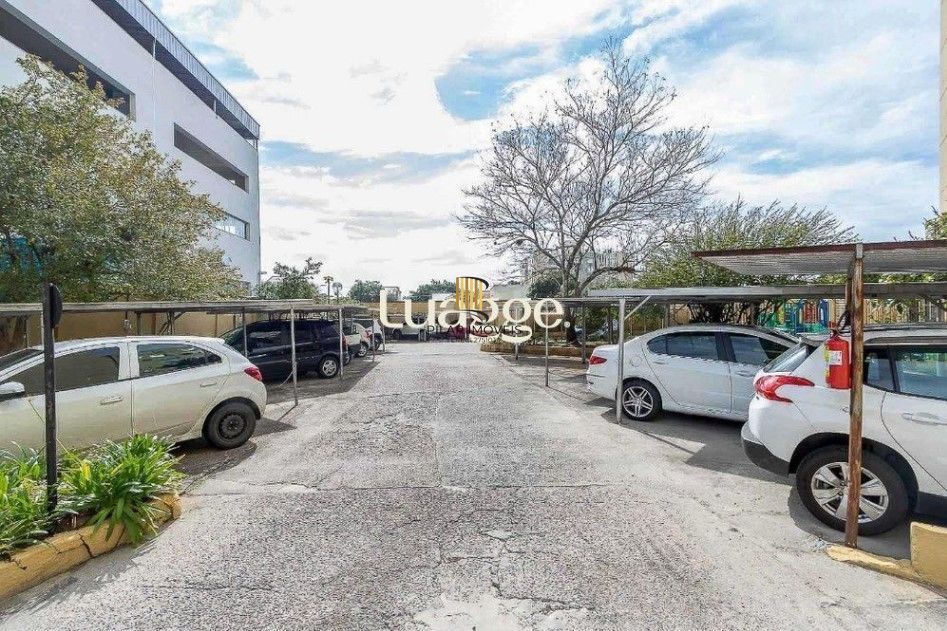 Box coberto no Cond Santos Dumont