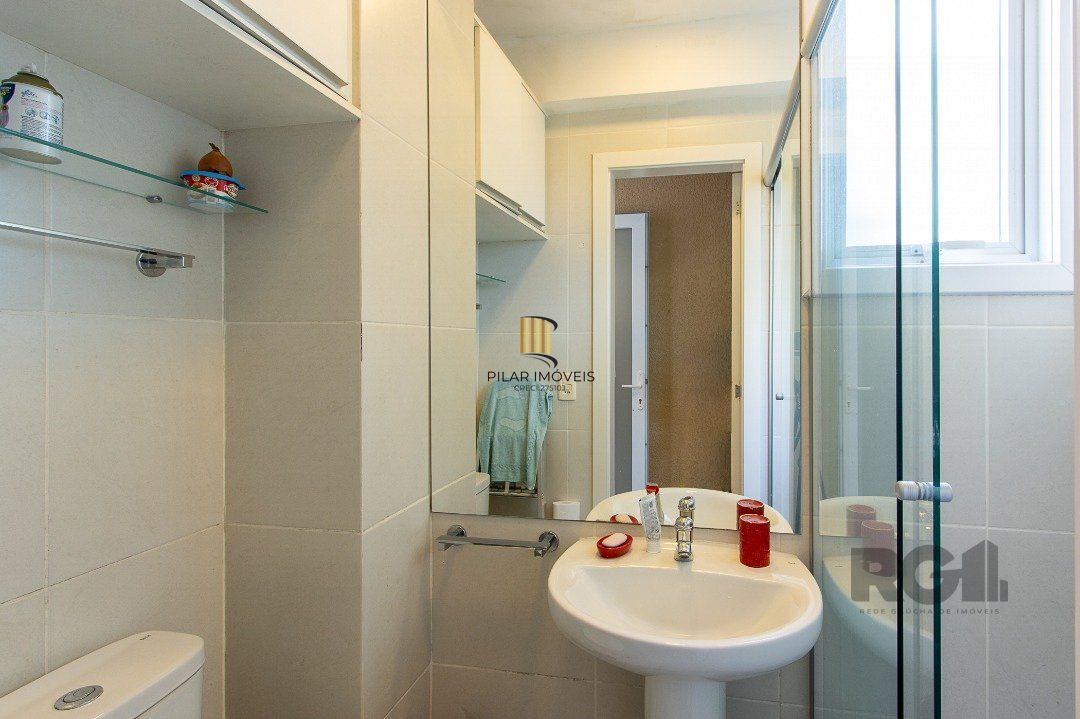 Casa no Condomínio Las Rocas, vista para o Guaíba, com 5 suítes