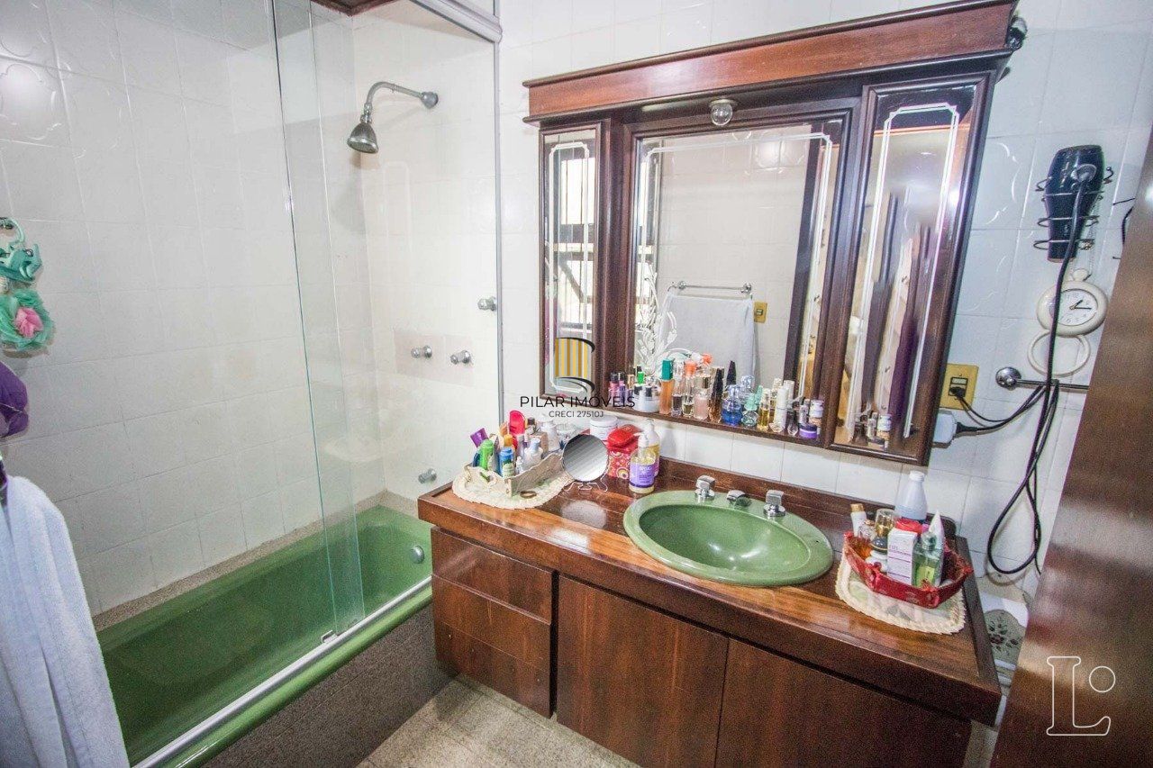 Casa para Venda - 485m², 4 dormitórios, sendo 1 suites, 3 vagas - Cristal