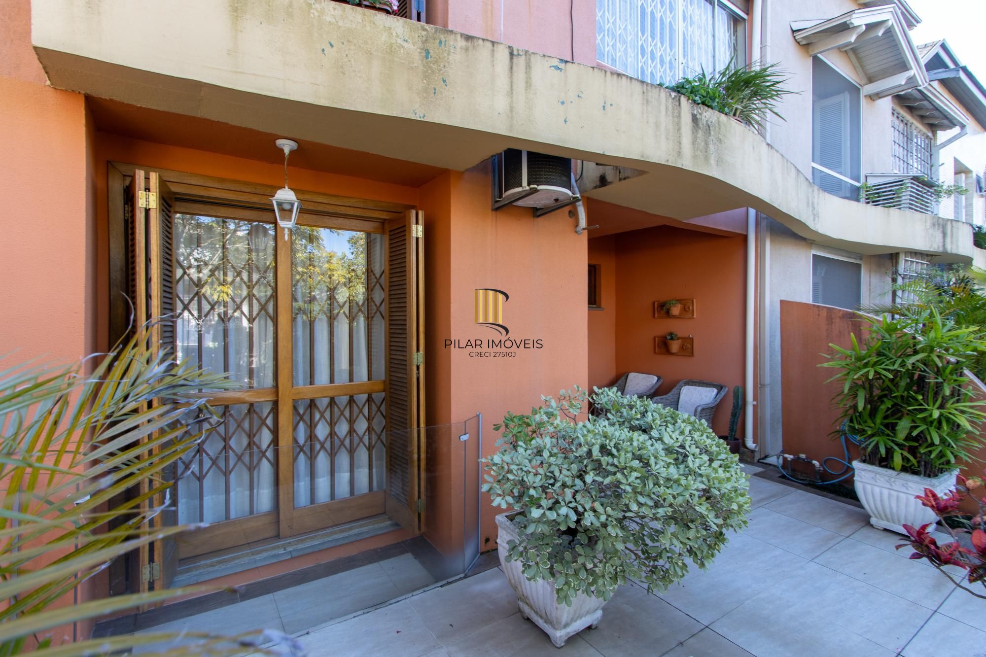 CASA EM CONDOMÍNIO NO BAIRRO IPANEMA — 4 DORMITÓRIOS (2 SUÍTES) — 2 VAGAS