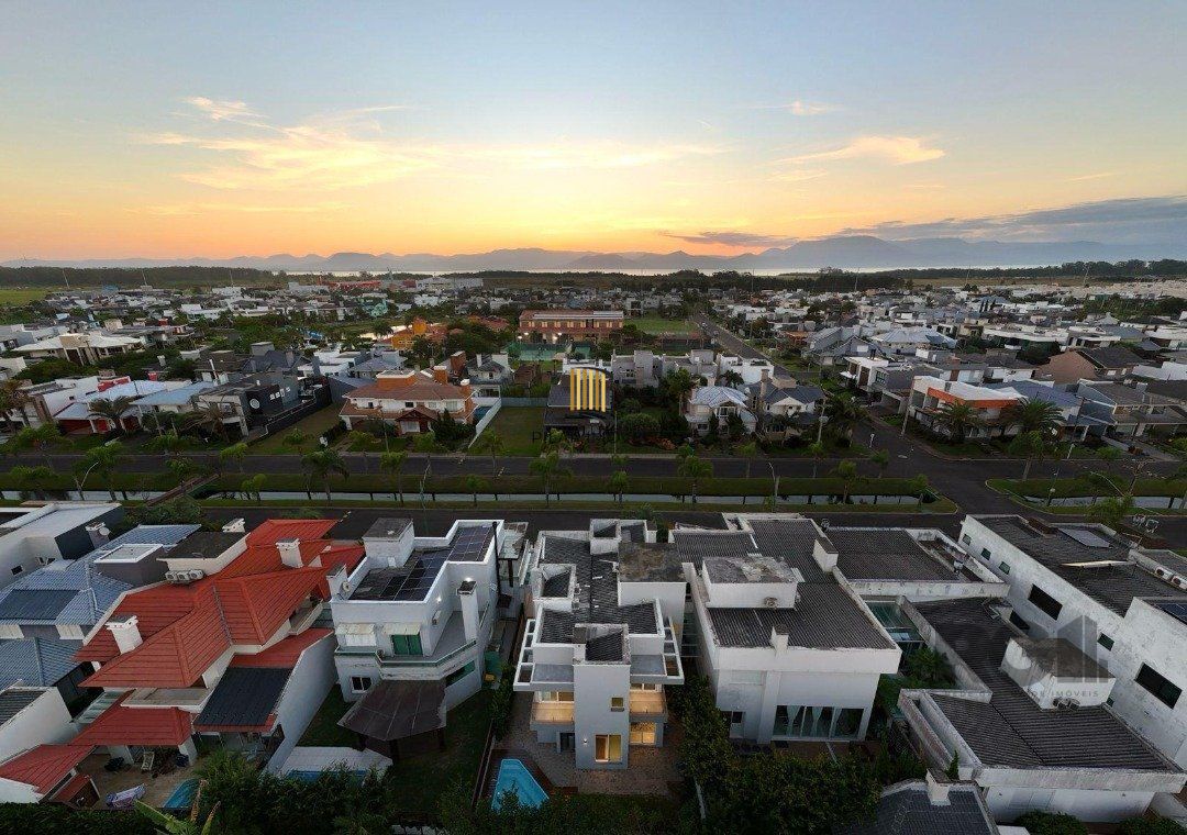 Casa de Condomínio 4 dormitórios no bairro Praia da Conceição