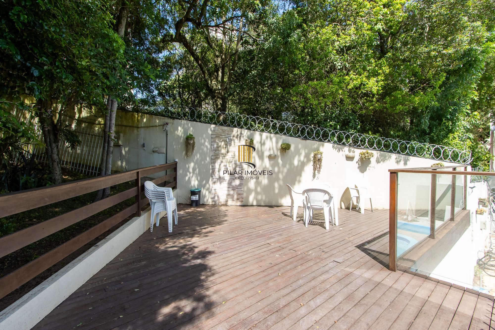 Casa em condominio com piscina