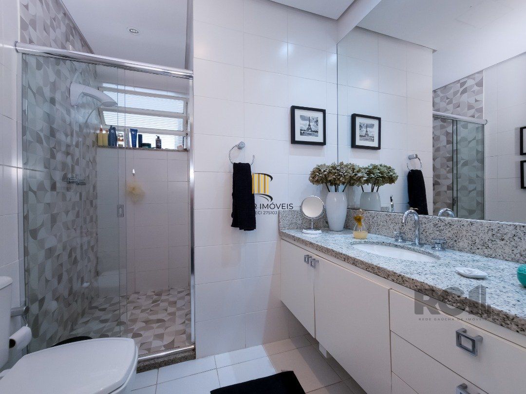 CASA TÉRREA REFORMADA, 3 QUARTOS, SUITE, PÁTIO - BAIRRO CRISTAL