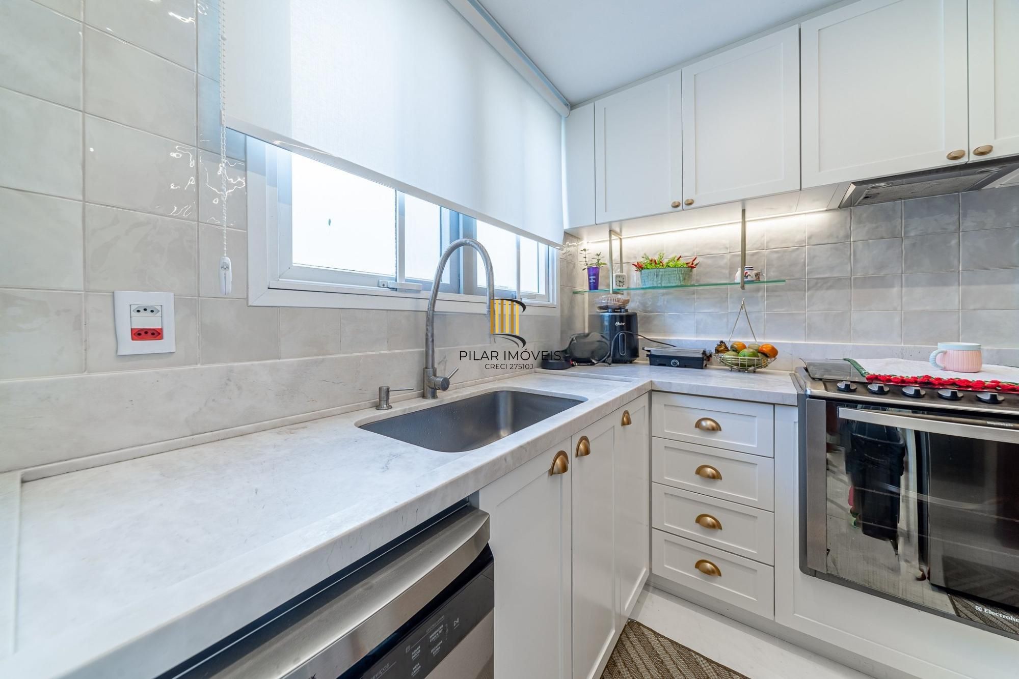 Apartamento 3 dormitórios, sendo 3 suítes e 2 vagas no Petropolis
