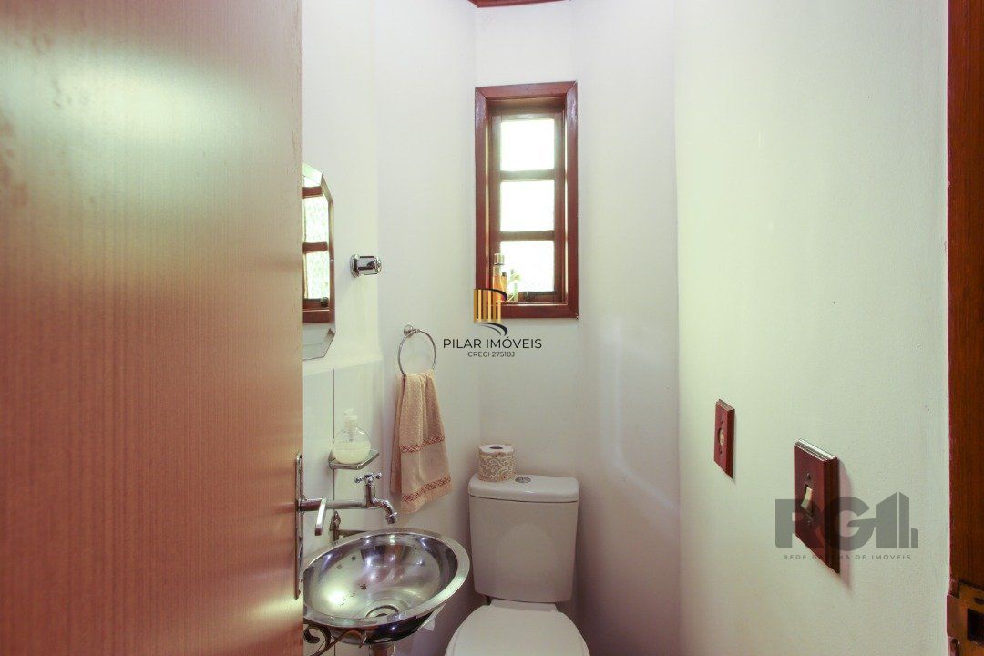 Excelente Casa Tipo Sobrado de alvenaria