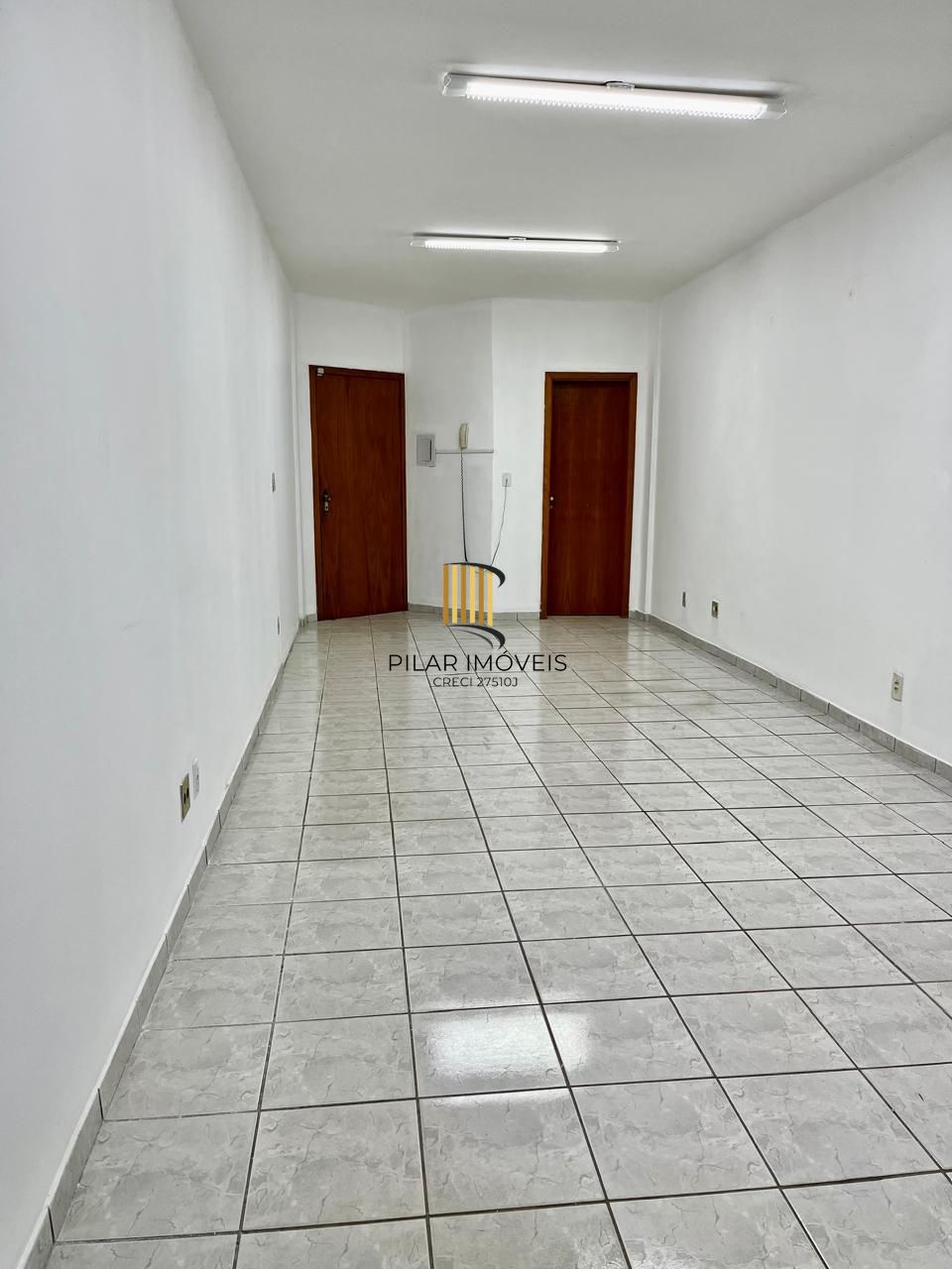 SALA COMERCIAL PARA LOCAÇÃO NO BAIRRO SÃO GERALDO - PISO CERÂMICO -  01 LAVABO - 33m² DE ÁREA PRIVATIVA