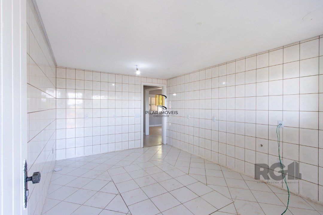 Sobrado novo,  4 quartos (1 suite), 440m² privativos - Bairro Guarujá