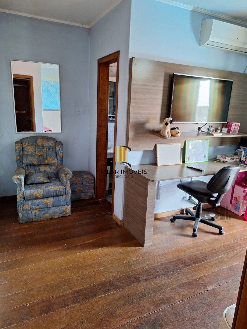 Casa 3 dormitórios no bairro Jardim Algarve