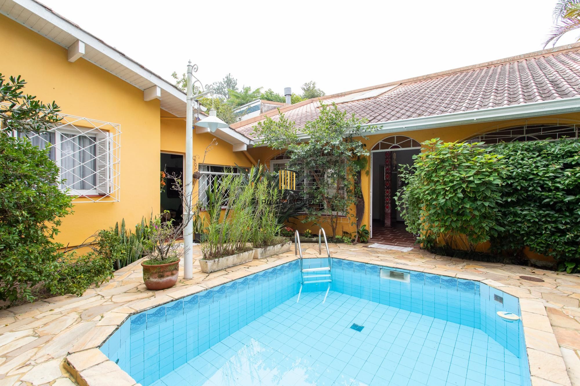 Casa 5 dormitórios no bairro Vila Assunção