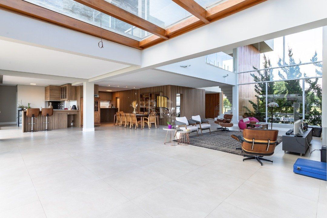 Casa Condominio para Venda - 380m², 3 dormitórios, sendo 3 suites, 6 vagas - Terra Ville