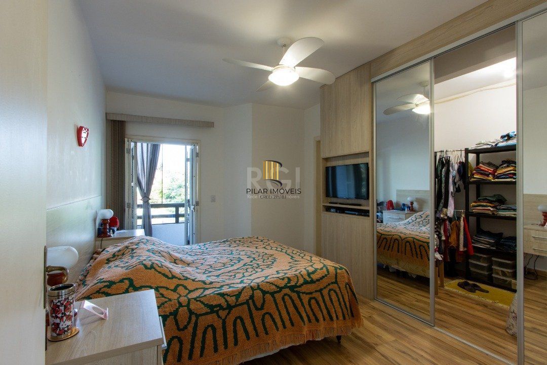 Casa 3 dormitórios no bairro Guarujá