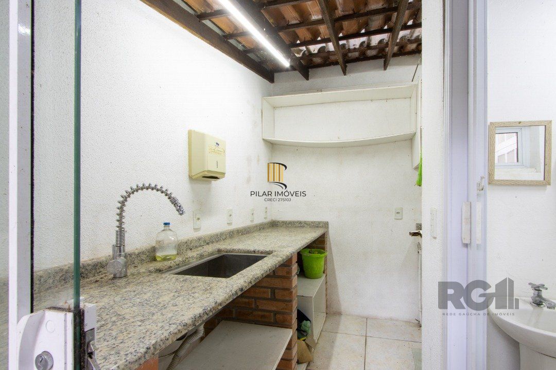 Excelente casa comercial com aproximadamente 300m² de área construída