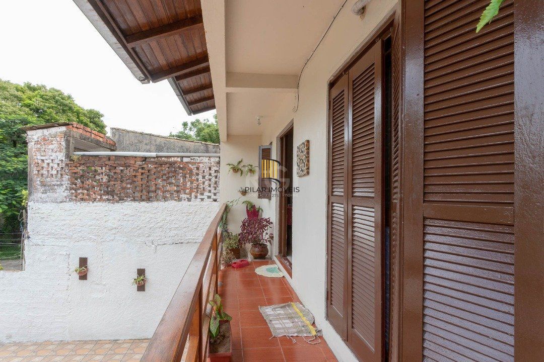 Casa para Venda - 161m², 3 dormitórios, 3 vagas - Nonoai