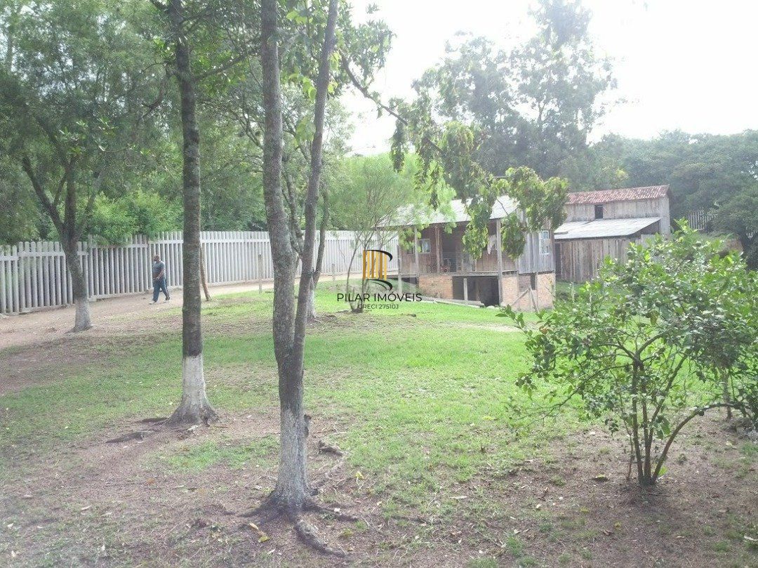 terreno com 2.500m² de área cercado com muro de concreto