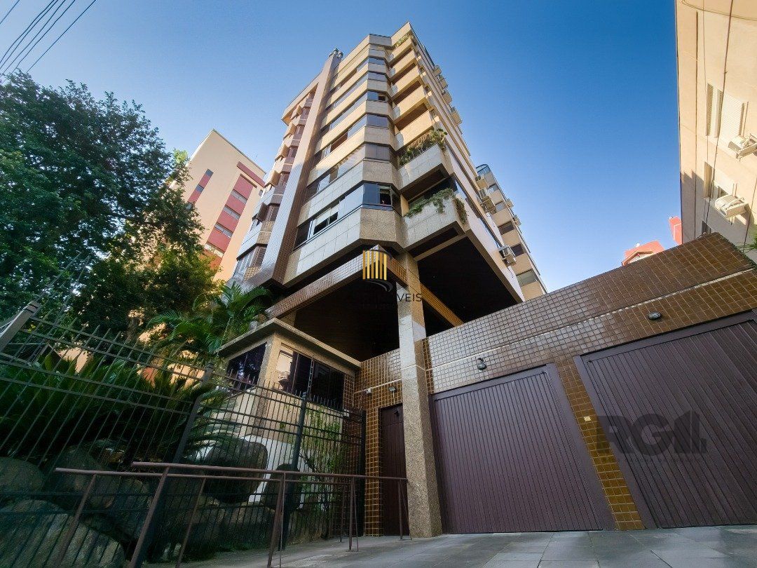 Cobertura com 222m² privativos, 3 quartos, 1 suite, lareira, piscina, 2 vagas no Bairro Rio Branco