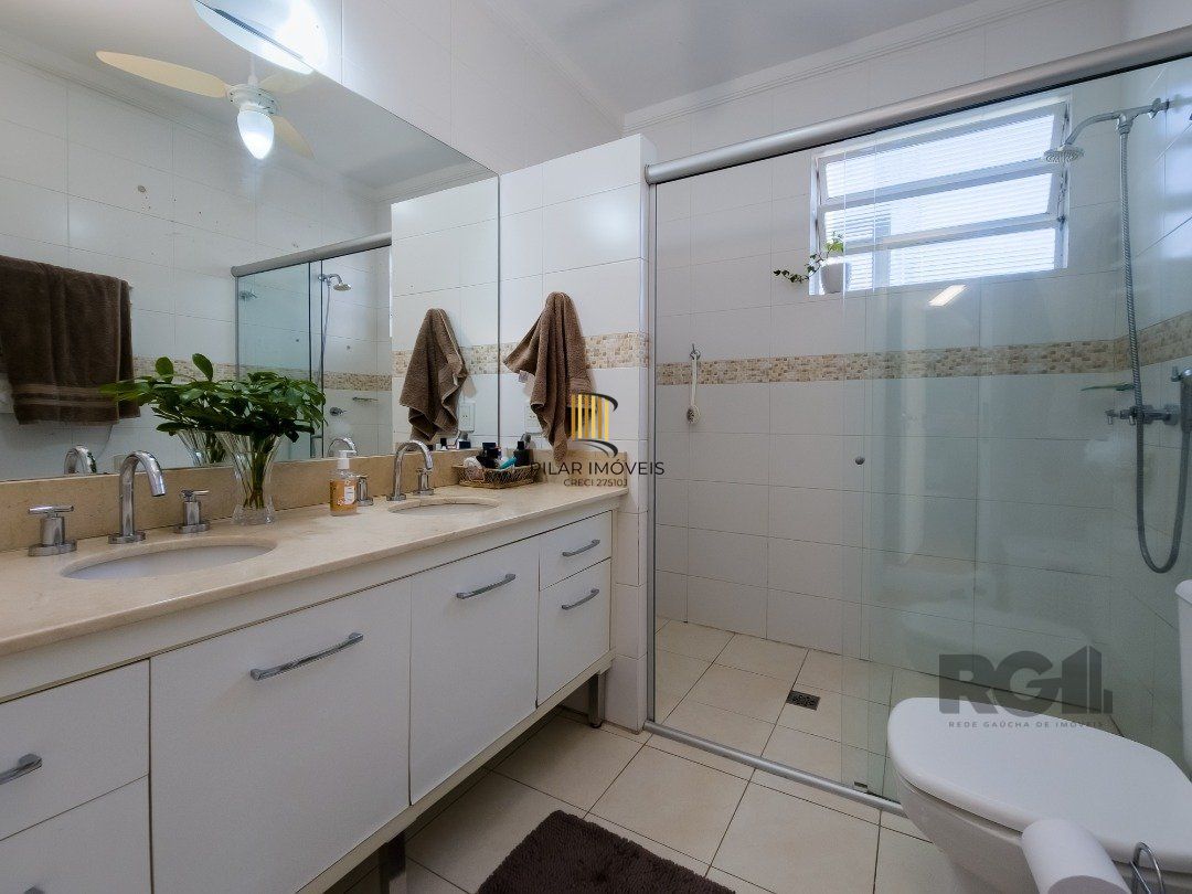 CASA TÉRREA REFORMADA, 3 QUARTOS, SUITE, PÁTIO - BAIRRO CRISTAL