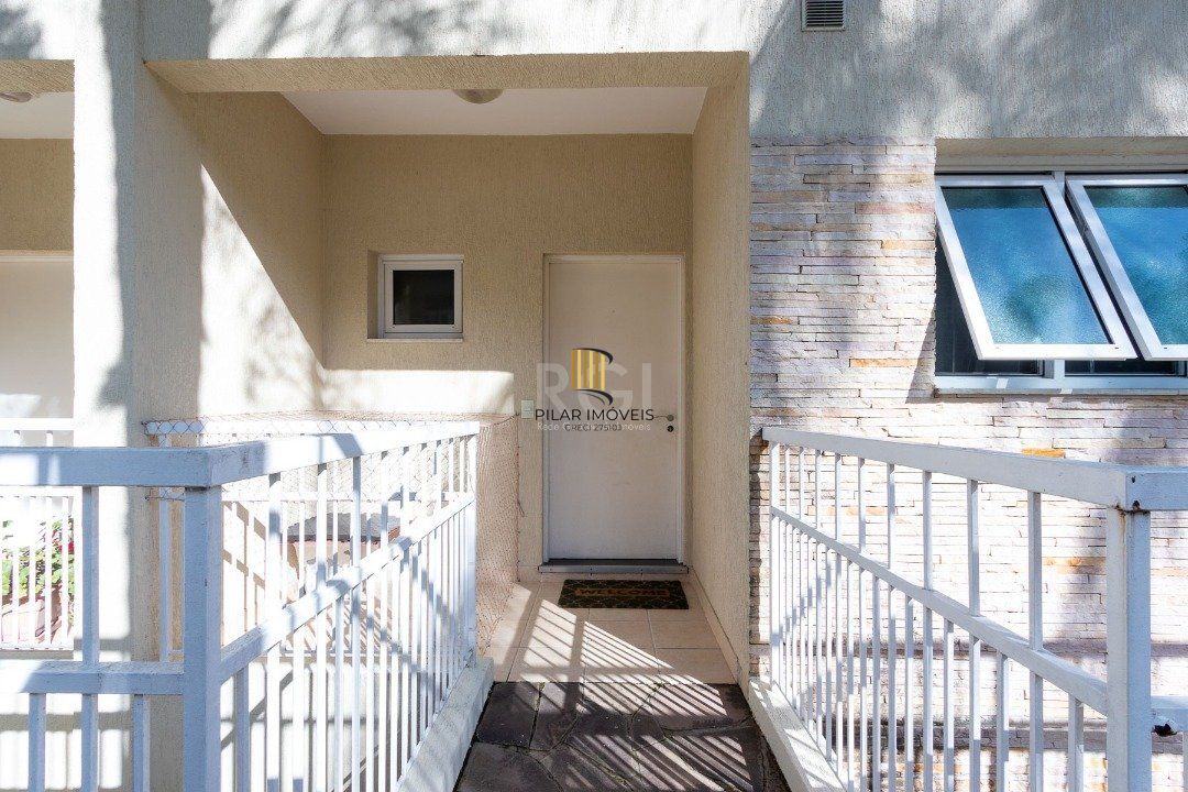 Casa Condominio para Venda - 245.29m², 3 dormitórios, sendo 1 suites, 2 vagas - Pedra Redonda