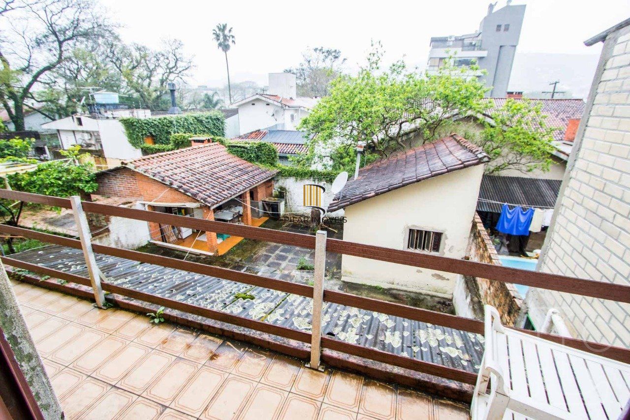Casa para Venda - 150m², 4 dormitórios, sendo 1 suites, 5 vagas - Teresópolis