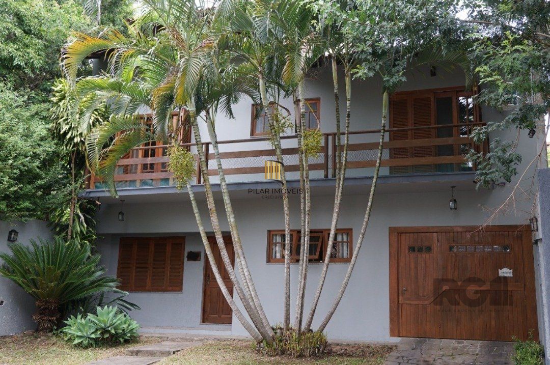 Casa para Venda - 350m², 4 dormitórios, sendo 4 suites, 4 vagas - Tristeza