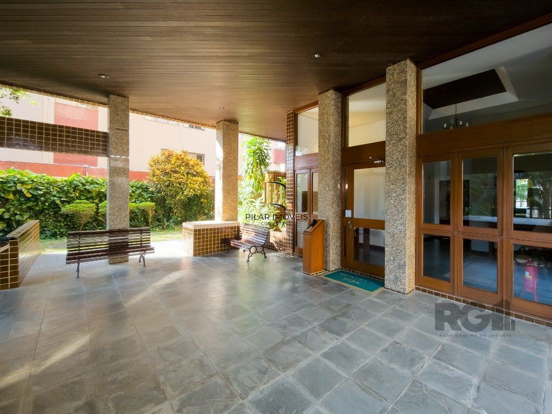 Cobertura com 222m² privativos, 3 quartos, 1 suite, lareira, piscina, 2 vagas no Bairro Rio Branco