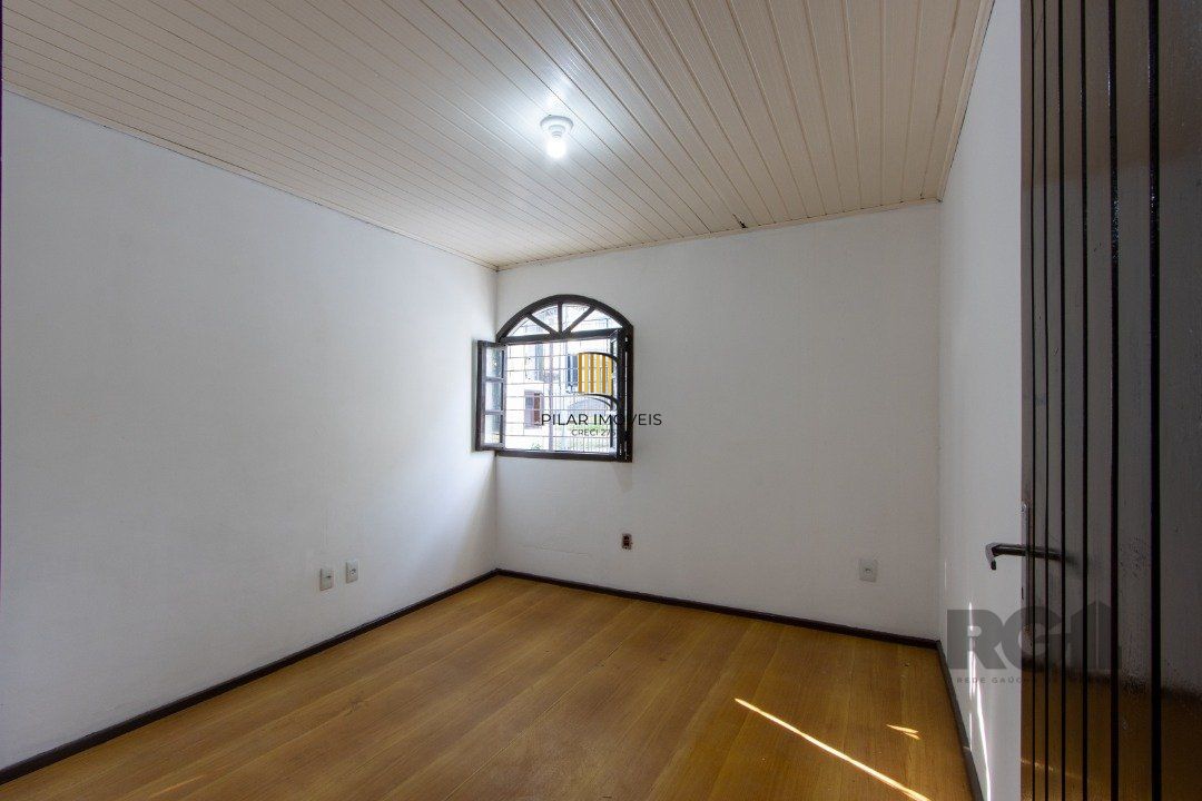 Casa para Venda - 200m², 3 dormitórios, 2 vagas - Cavalhada