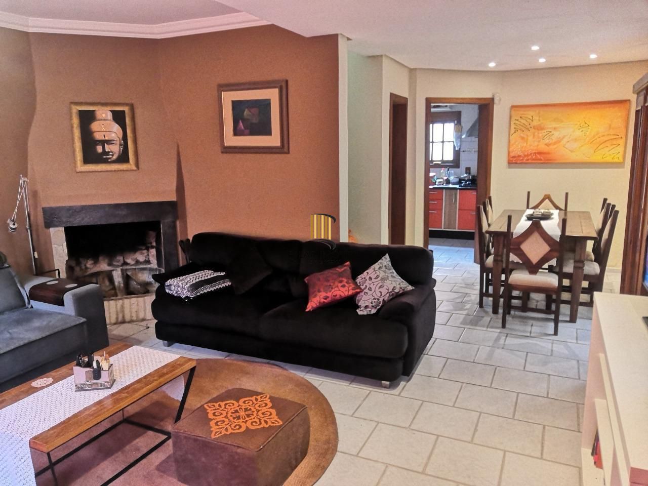 Casa de Condomínio com 3 dormitórios e 2 vagas em Ipanema