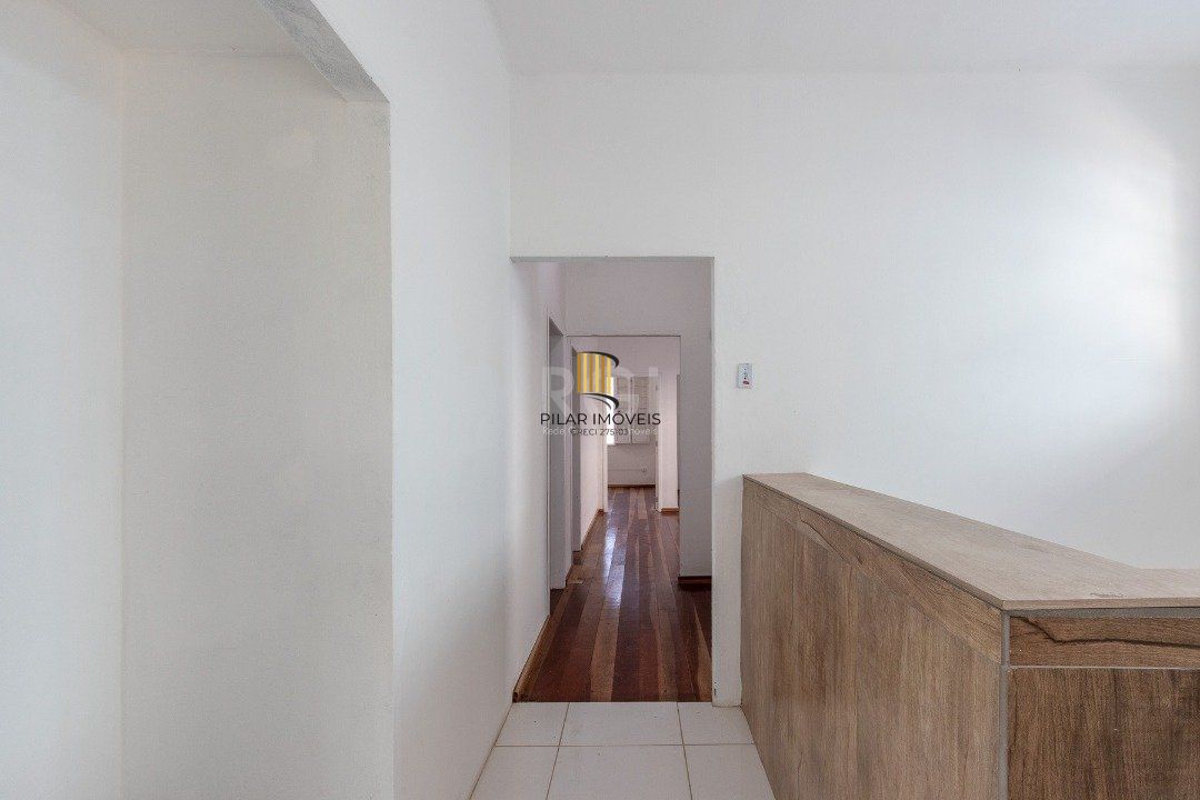 Casa para Venda - 180.2m², 3 dormitórios, 3 vagas - Medianeira