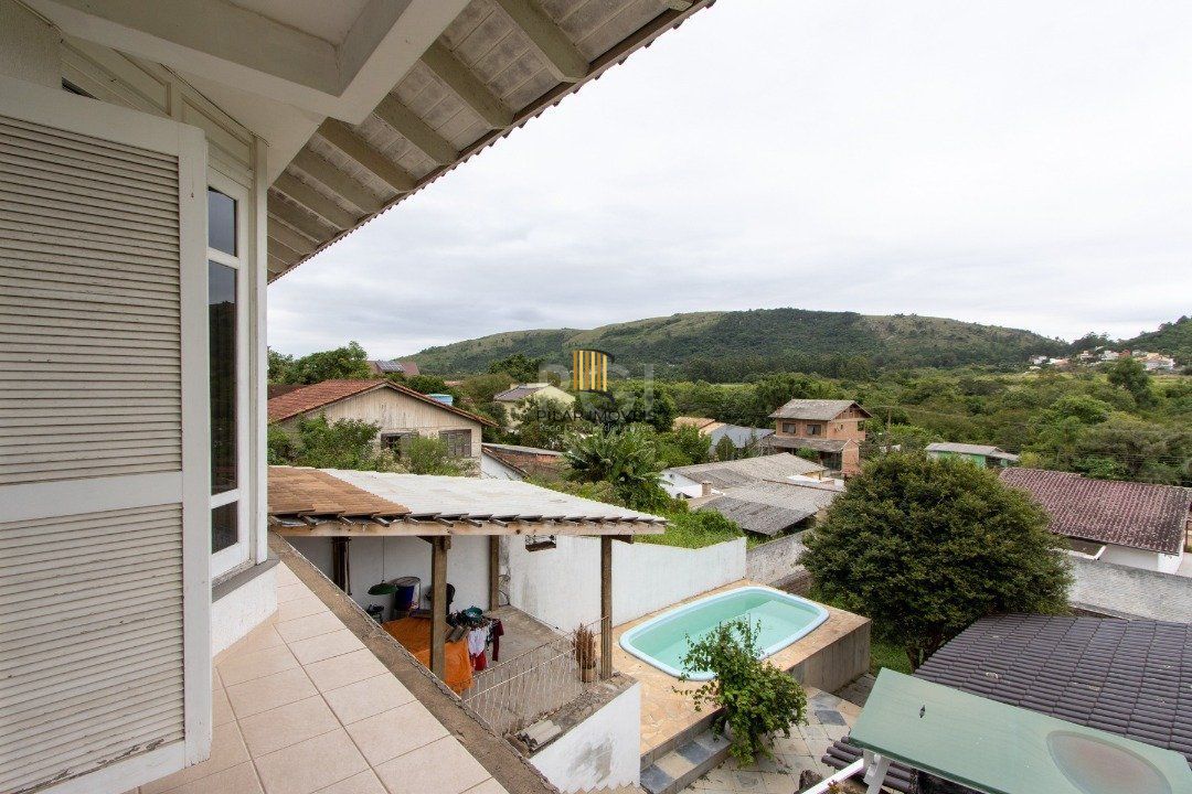 Casa 4 dormitórios no bairro Hípica