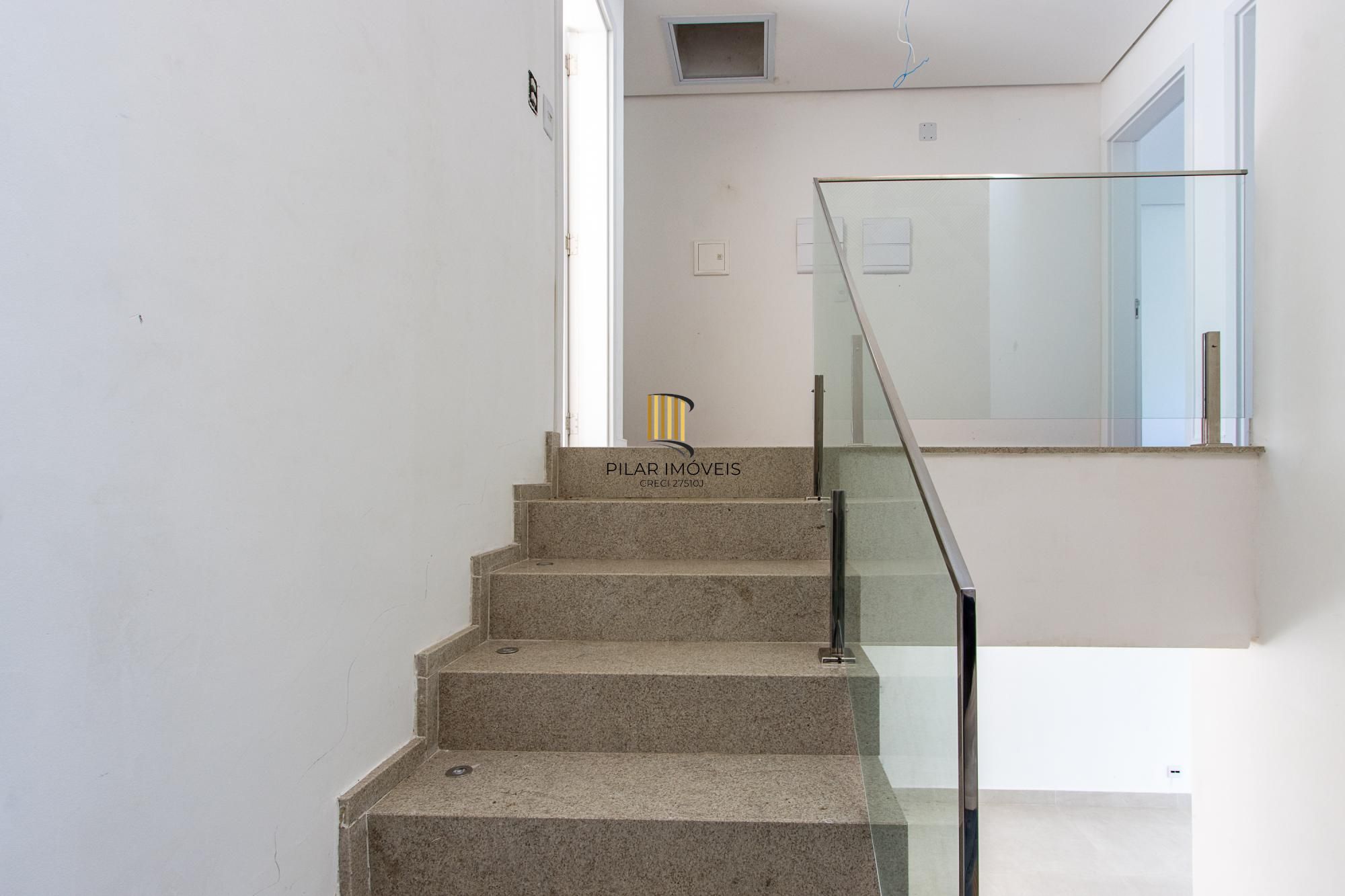 Casa de condomínio, 3 dormitórios, 3 suítes.