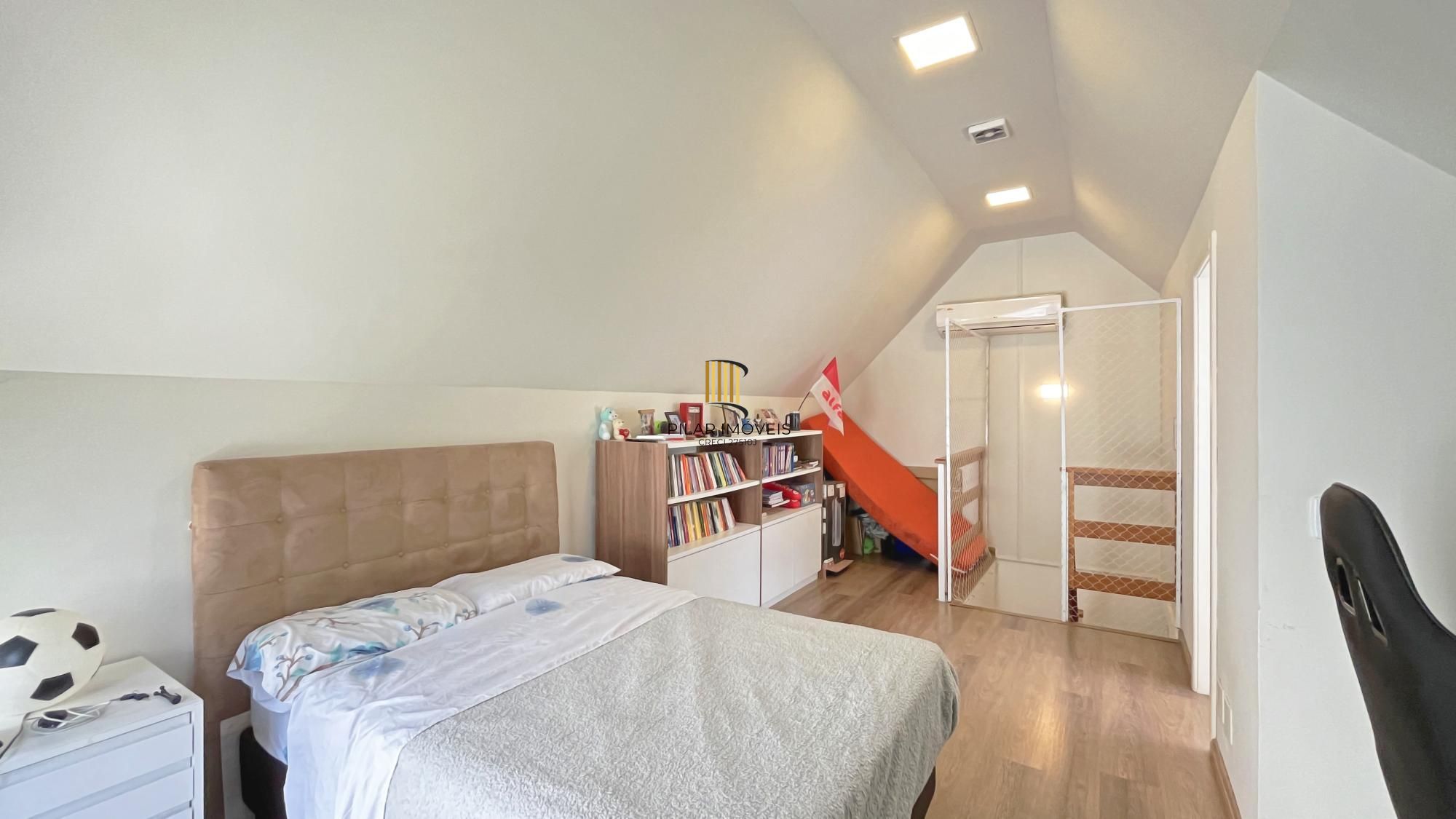 Casa em Condomínio com 3 quartos e 216m² à venda em Teresópolis, Porto Alegre.