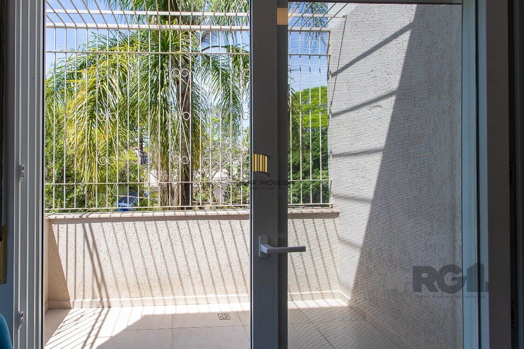 Apartamento com uma cobertura horizontal com 329,10 m² privativos com suíte