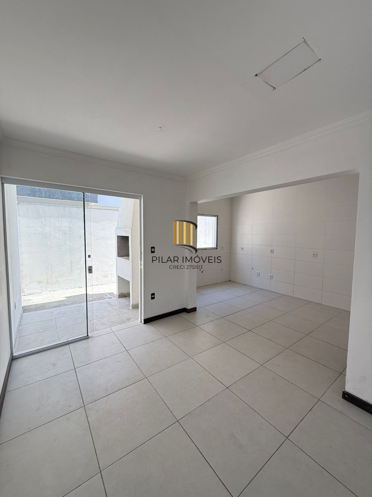 Casa nova em condominio a venda em Porto Alegre