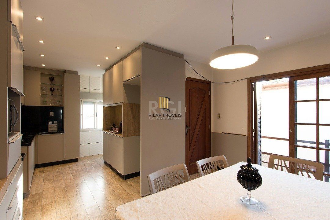 Casa para Venda - 229.18m², 4 dormitórios, sendo 4 suites, 5 vagas - Cavalhada