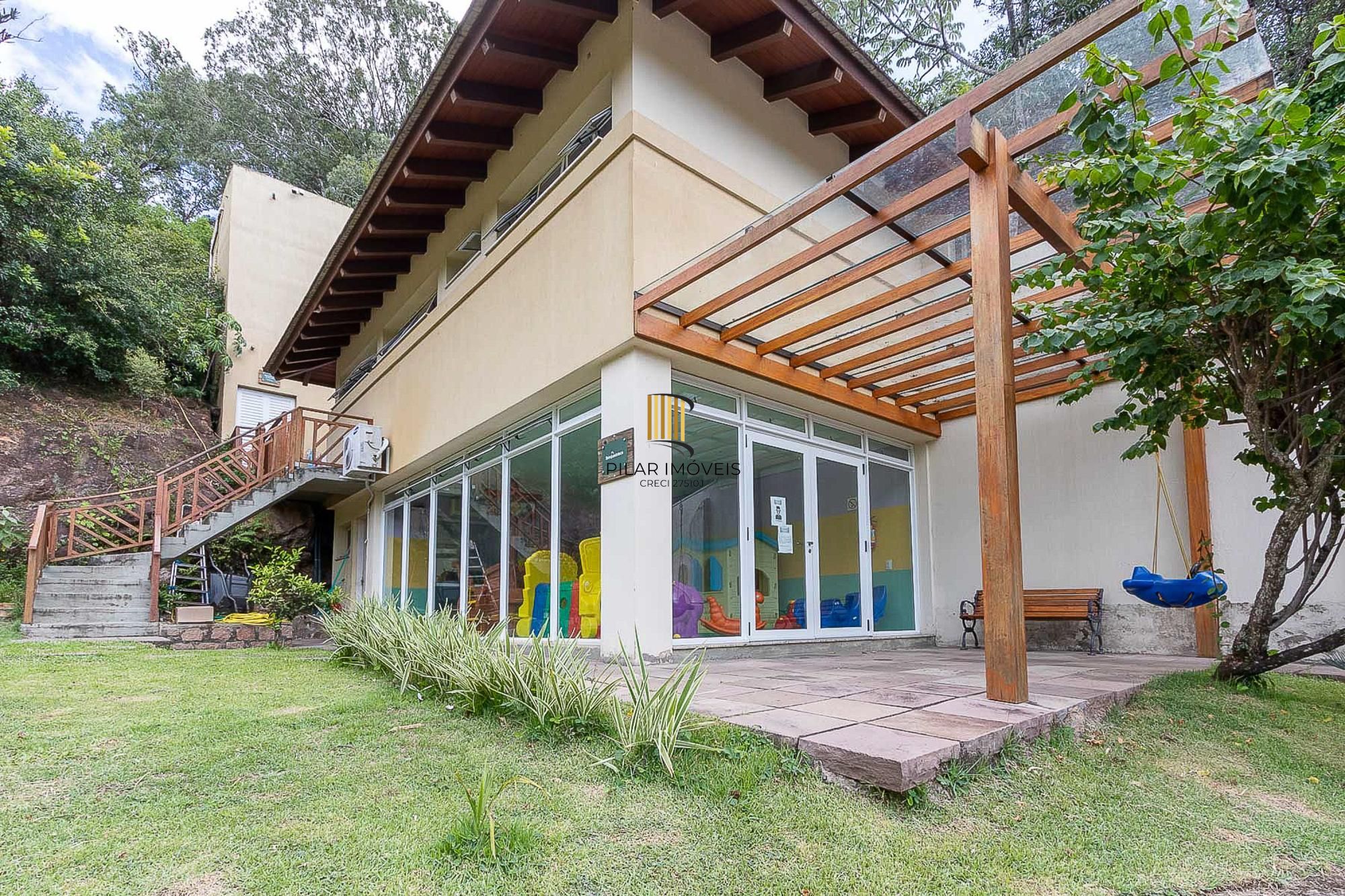 Casa condomínio | 3 dormitórios | 1 Suíte | 240,82 Privativos | 2 Vagas | Bairro Teresópolis