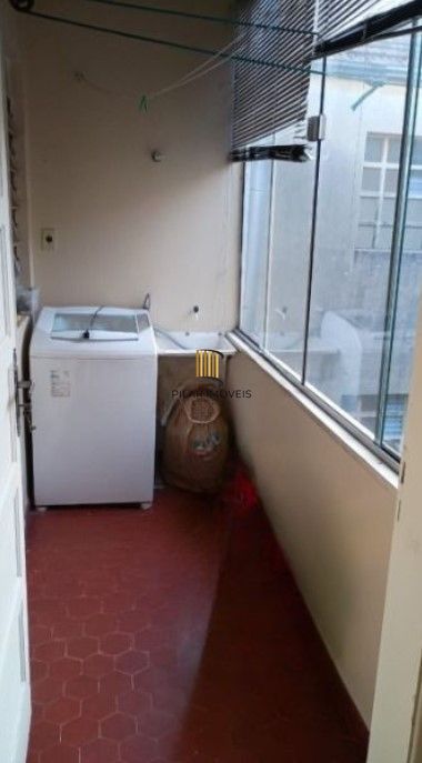 Apartamento 2 dormitórios desocupado à venda no bairro São João