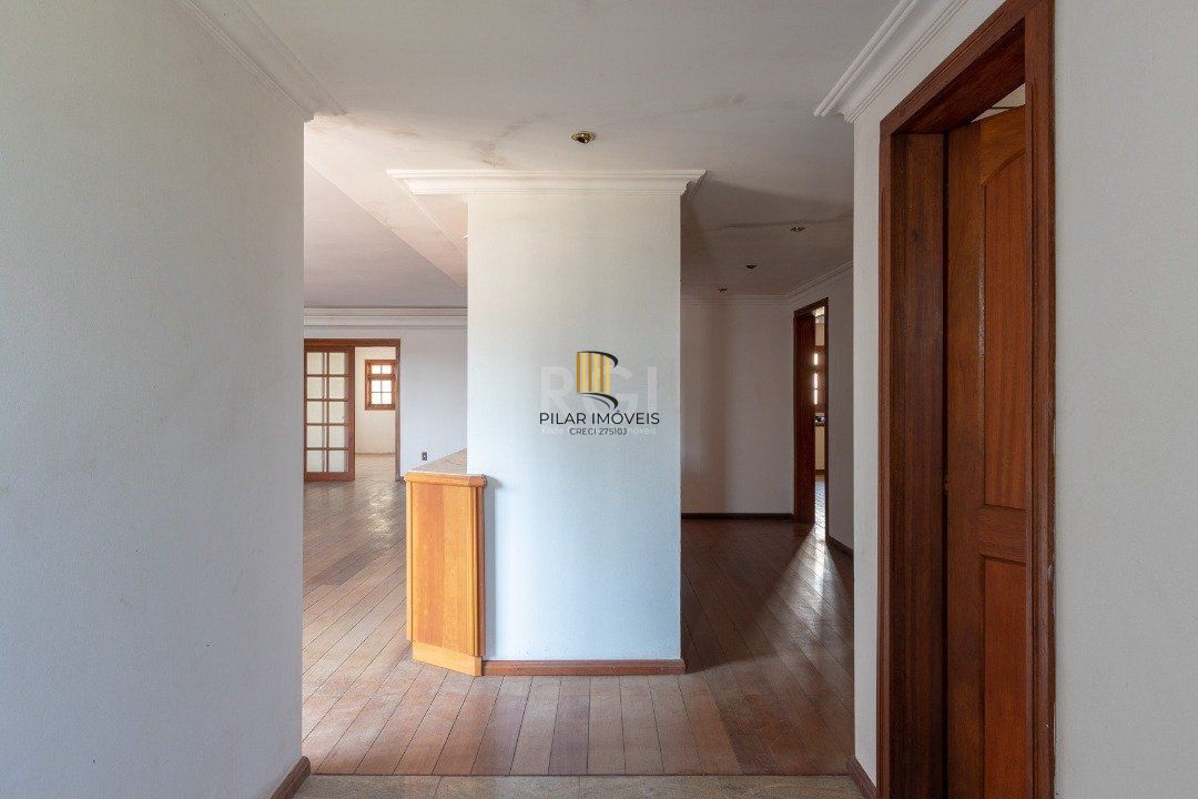 Casa para Venda - 460m², 4 dormitórios, sendo 1 suites, 4 vagas - Cristal