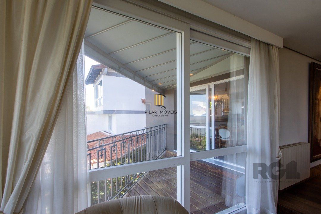 Casa deslumbrante vista do Guaiba, 3 dormitórios, sendo 1 suite master com closet e banheira de hidro com vista para o rio