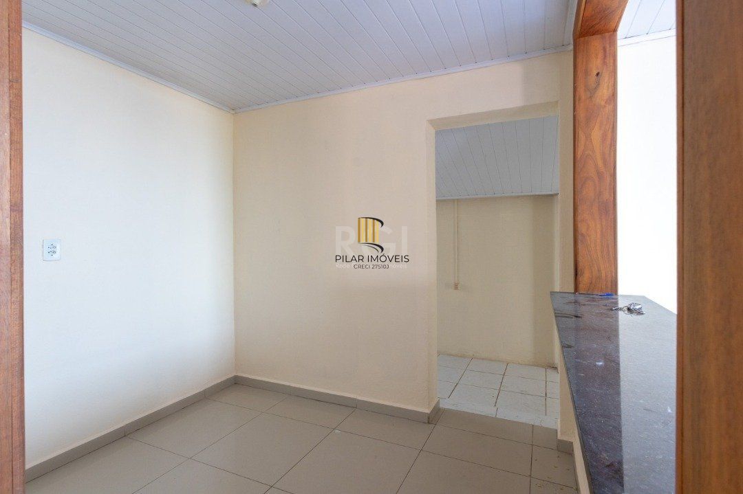 Casa térrea no Residencial Butui, possui 3 dormitórios, living espaçoso, cozinha funcional, banheiro social, área de serviço independente e pátio privativo