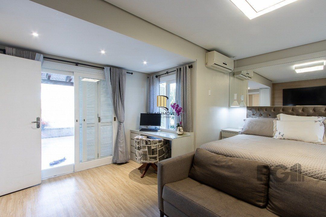 Casa 6 dormitórios no bairro Cristal