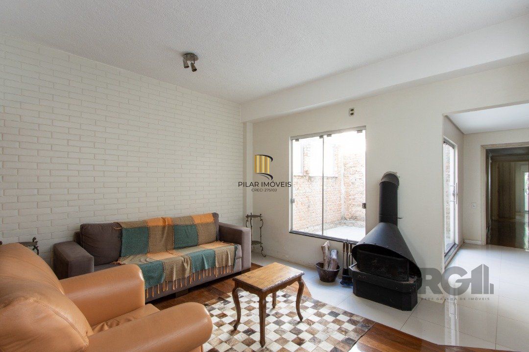 Apartamento de  186,66m2, 4 dormitórios, 1 suíte, 3 banheiros, 4 vagas,no bairro Rio Branco.