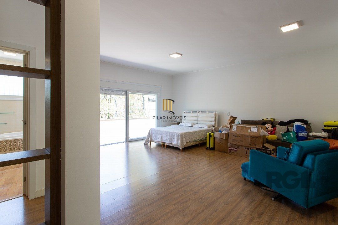 Apartamento com uma cobertura horizontal com 329,10 m² privativos com suíte