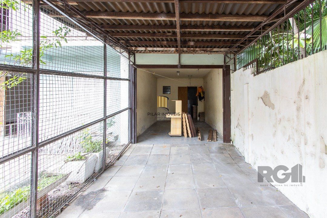 Casa 5 dormitórios no bairro Ipanema