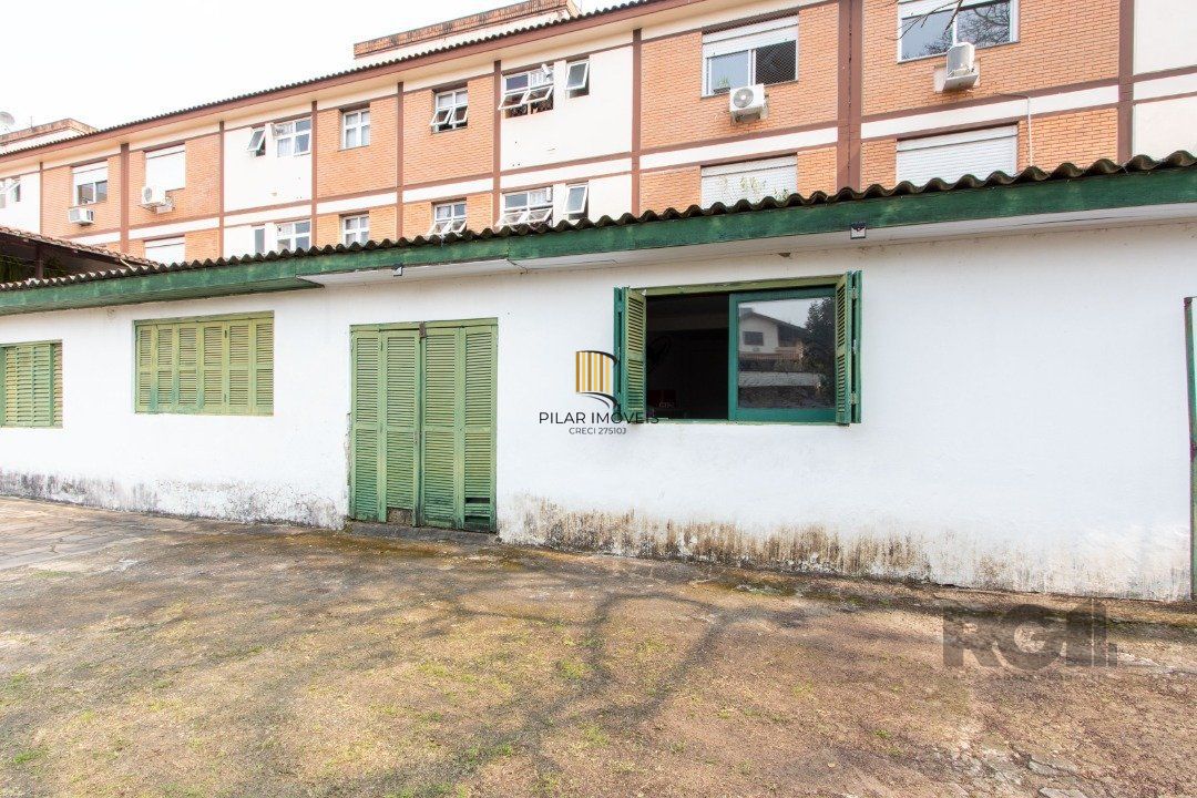 Casa 7 dormitórios no bairro Camaquã