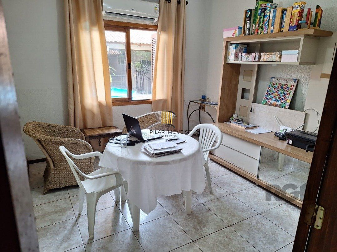Casa 3 dormitórios no bairro Jardim Algarve