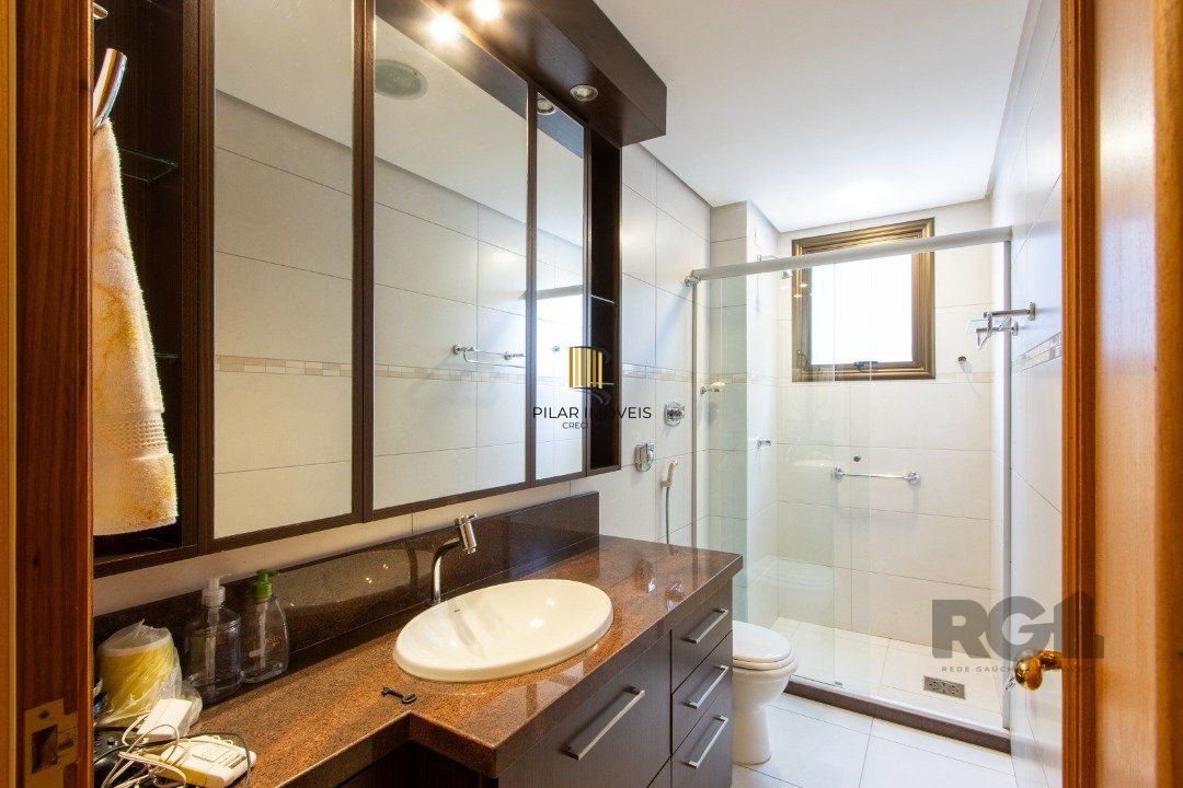Apartamento na tristeza com três suítes e três vagas