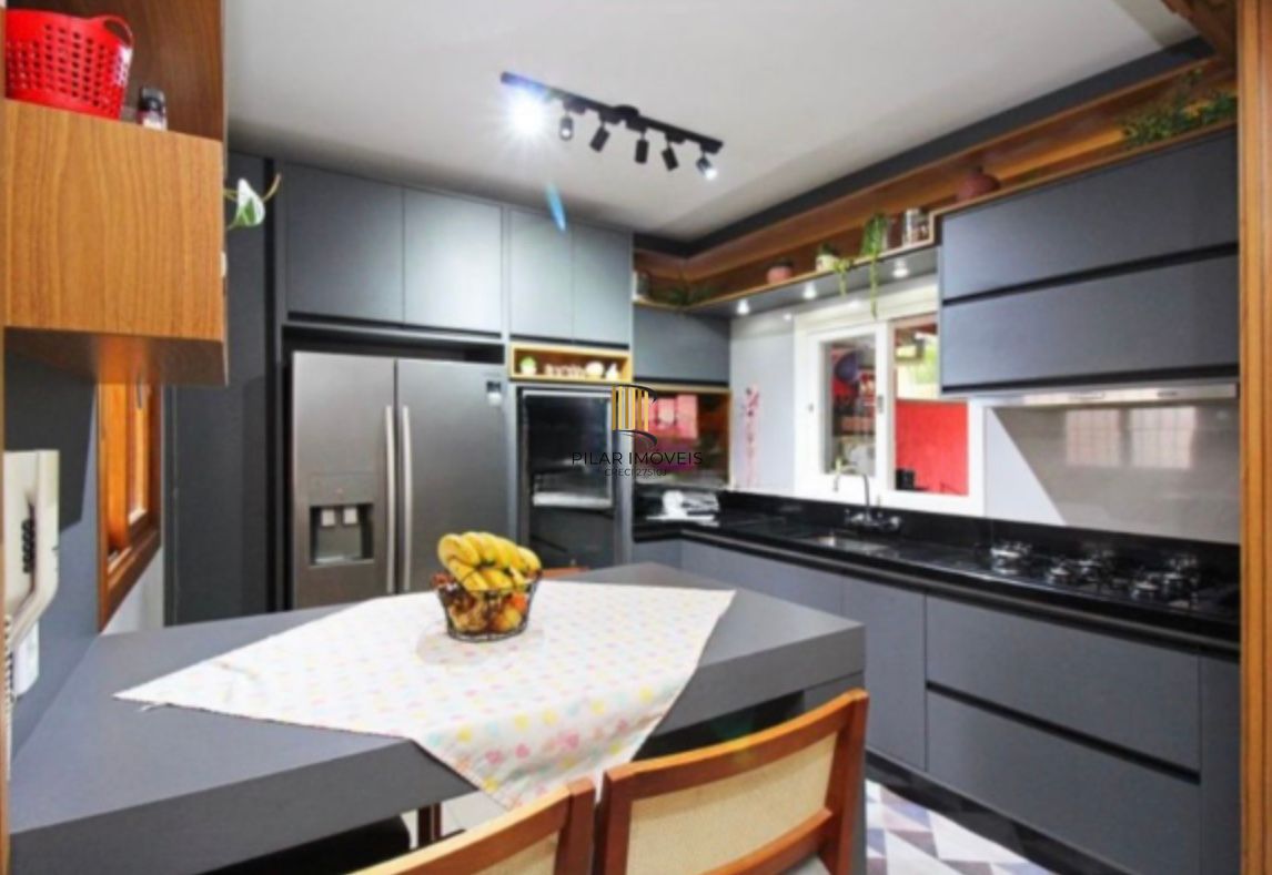 Casa com 2 Dormitórios + Sótão (3º Dormitório) – Ampla, Confortável e Completa