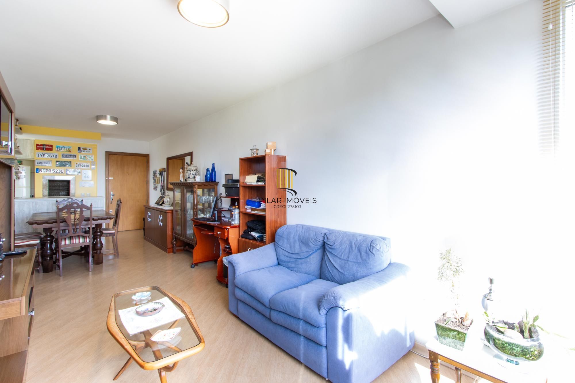 Apartamento de 2 dormitórios, na zona sul de Porto Alegre, semi-mobiliado, churrasqueira e box escriturado.