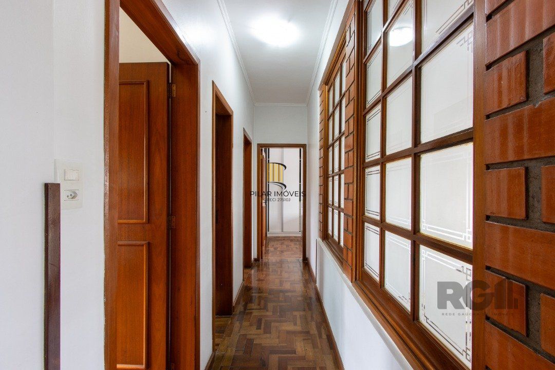 Casa para Venda - 440m², 3 dormitórios, sendo 1 suites, 2 vagas - Santa Tereza