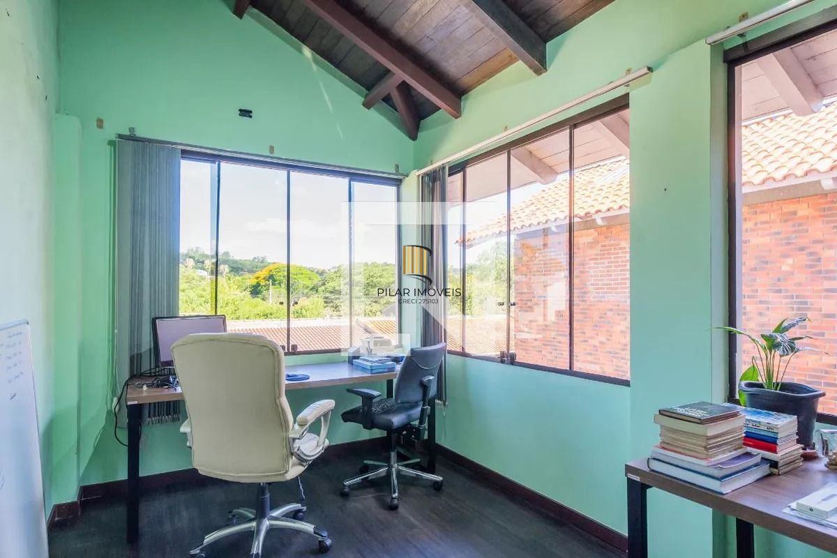 Casa á venda com 3 dormitórios no bairro Ipanema em Porto Alegre