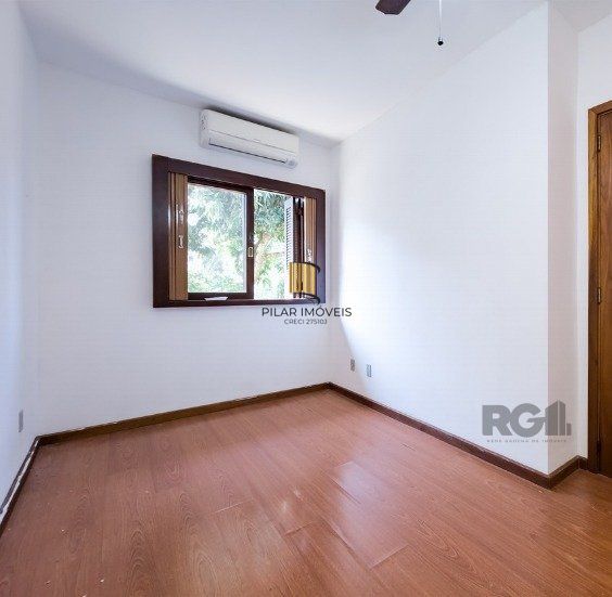 Casa de 3 dormitórios com 2 vagas de garagem no bairro Jardim Isabel